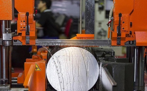 西充立式金属带锯床切削出现跑带故障解决方法! 西充立式金属带锯床切削出现跑带故障解决方法!